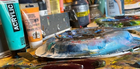 Malergrej på arbejdsbord